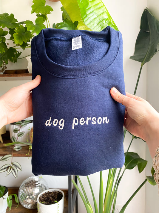 𝐷𝑜𝑔 𝑃𝑒𝑟𝑠𝑜𝑛 𝐸𝑚𝑏𝑟𝑜𝑖𝑑𝑒𝑟𝑒𝑑 𝐶𝑟𝑒𝑤