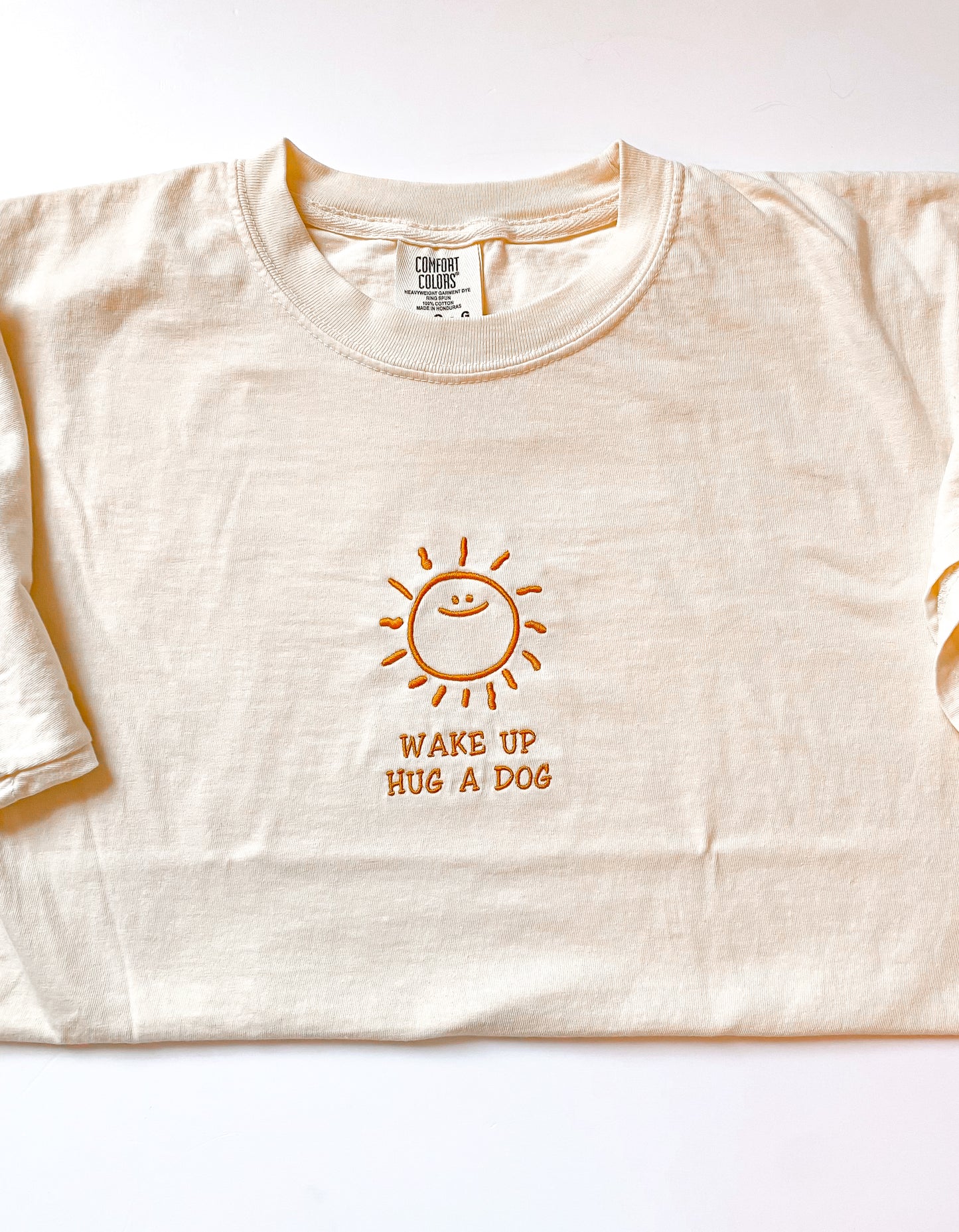 𝑊𝑎𝑘𝑒 𝑈𝑝 𝐻𝑢𝑔 𝐴 𝐷𝑜𝑔 𝐸𝑚𝑏𝑟𝑜𝑖𝑑𝑒𝑟𝑒𝑑 𝑇𝑒𝑒