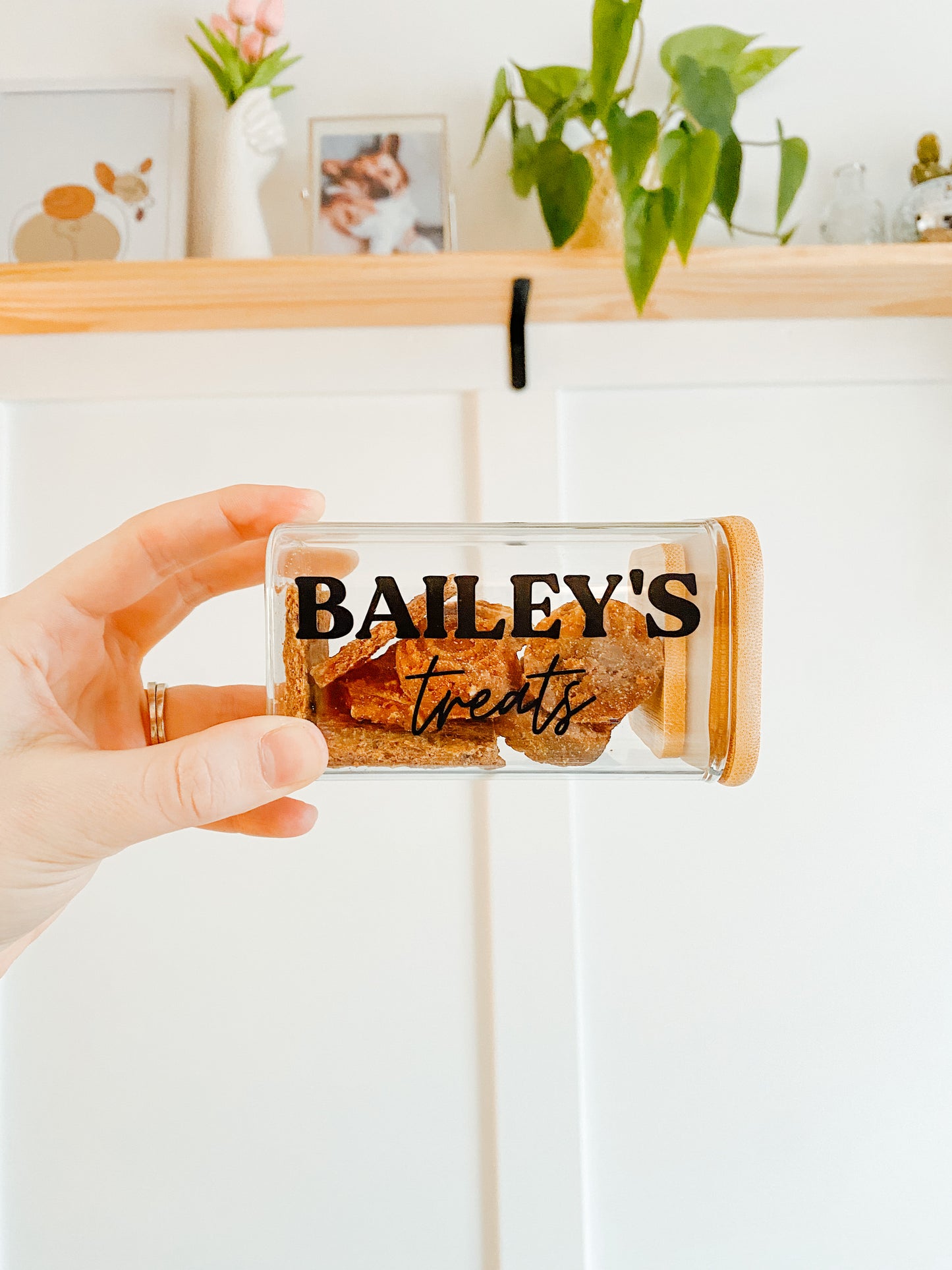 𝐶𝑢𝑠𝑡𝑜𝑚 𝑁𝑎𝑚𝑒 𝑇𝑟𝑒𝑎𝑡 𝐽𝑎𝑟