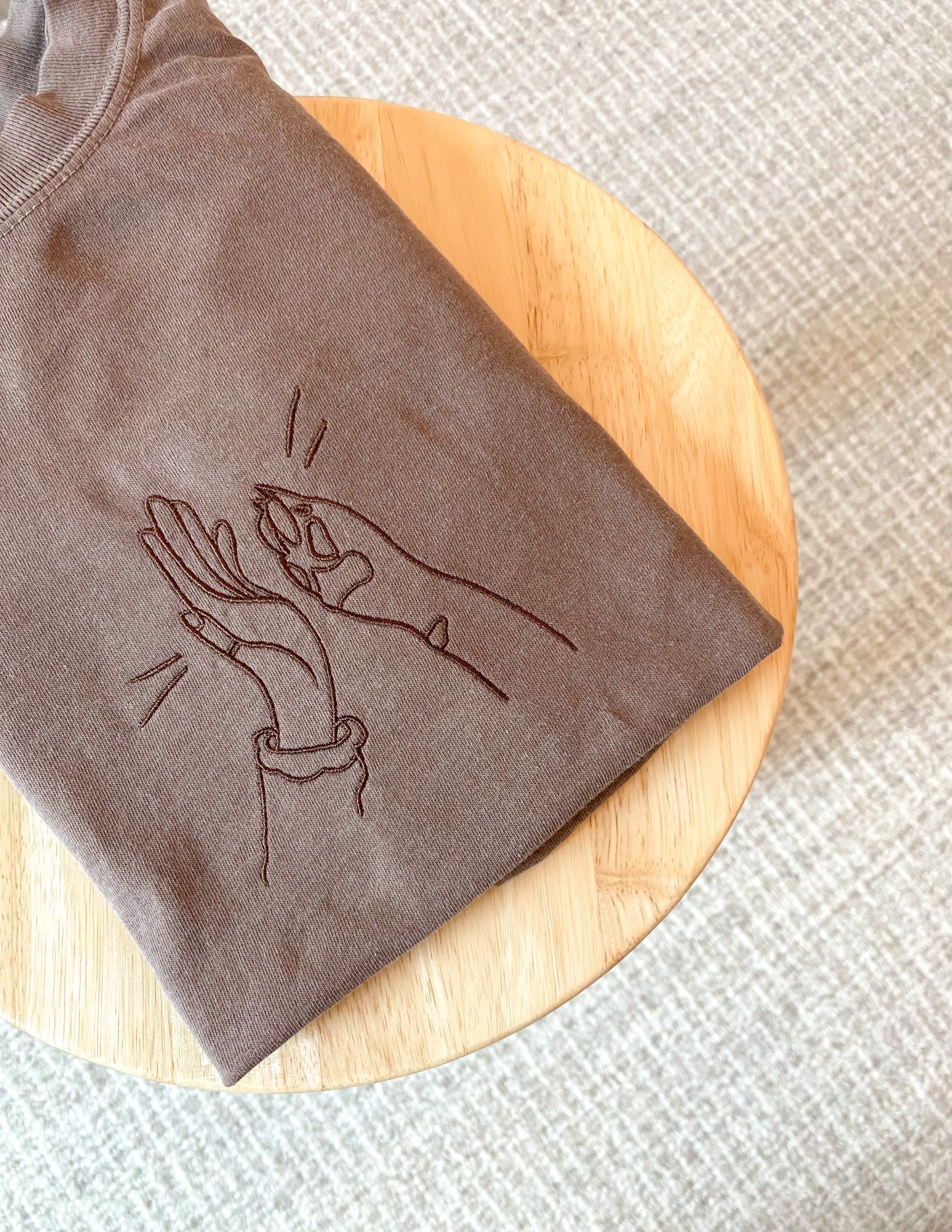 𝑃𝑎𝑤 𝐹𝑖𝑣𝑒 𝐸𝑚𝑏𝑟𝑜𝑖𝑑𝑒𝑟𝑒𝑑 𝑇𝑒𝑒