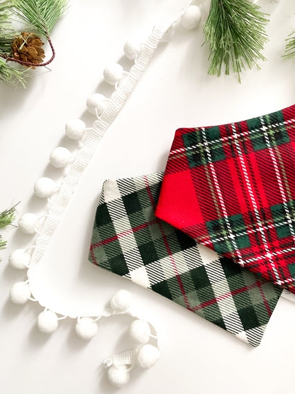 𝐺𝑟𝑒𝑒𝑛 𝑃𝑙𝑎𝑖𝑑 𝐹𝑙𝑎𝑛𝑛𝑒𝑙 𝐷𝑜𝑔 𝐵𝑎𝑛𝑑𝑎𝑛𝑎